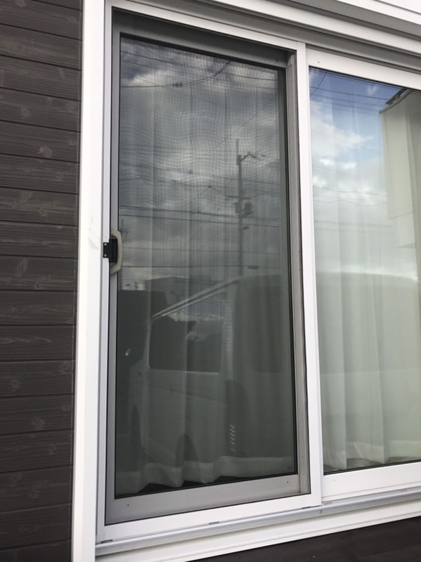 岩倉市のお客様網戸の張替え写真