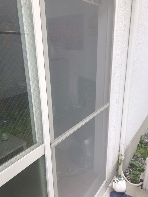 春日井市のお客様網戸の張替え写真