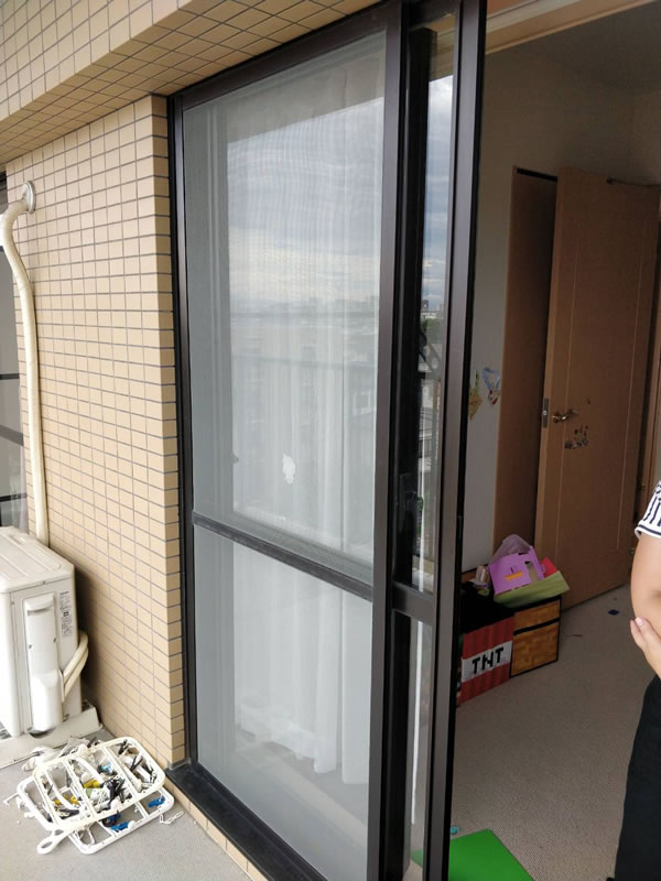 北名古屋市のお客様網戸の張替え写真