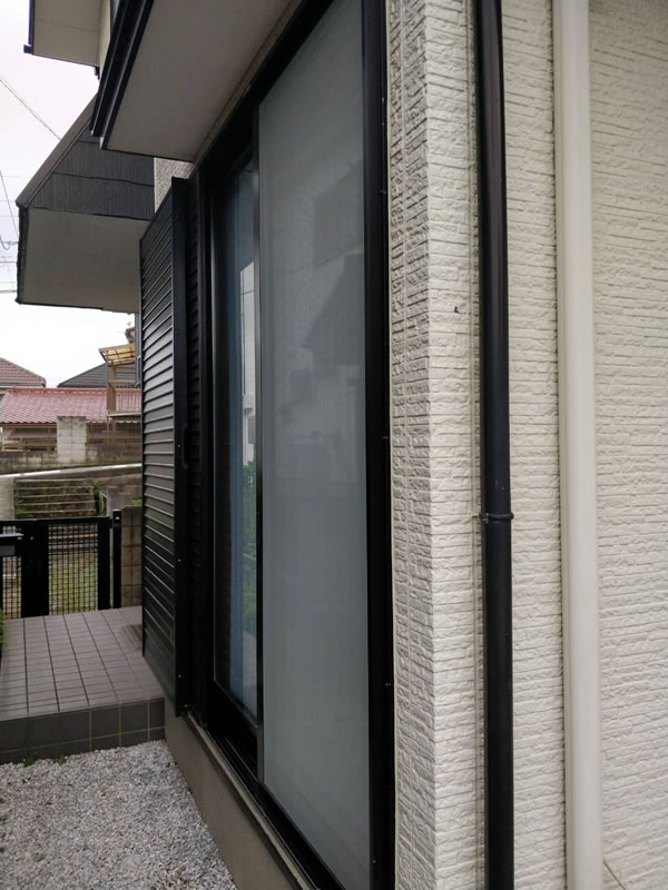 長久手市のお客様網戸の張替え写真