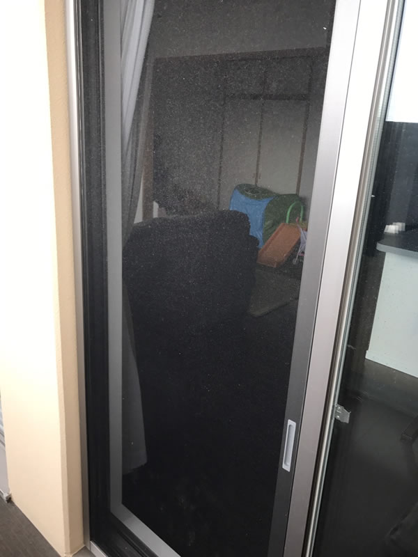 東海市のお客様網戸の張替え写真