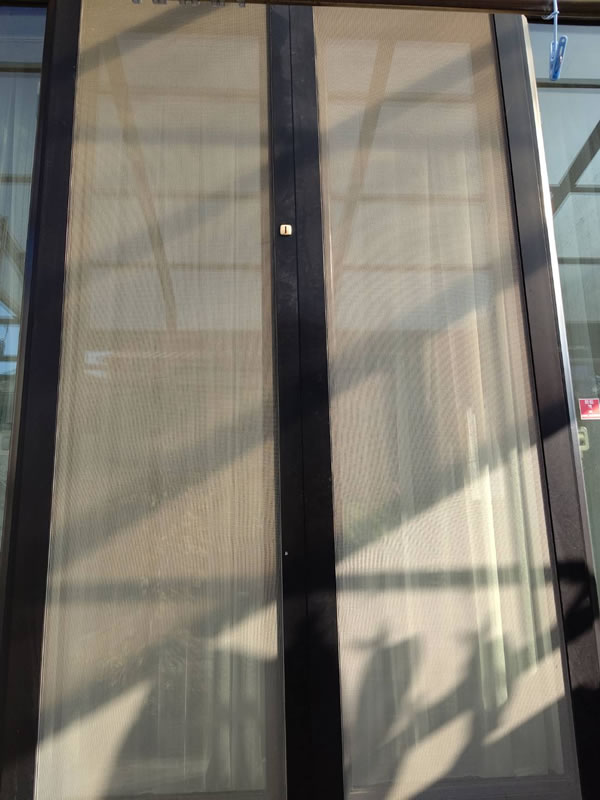 大垣市のお客様網戸の張替え写真