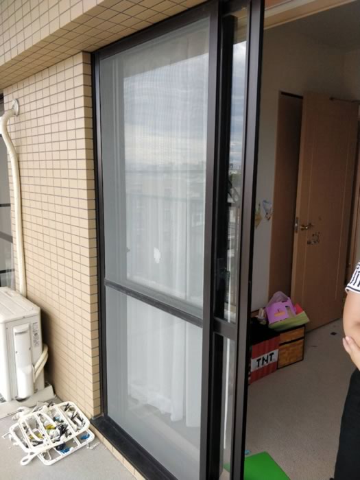 伊丹市のお客様網戸の張替え写真