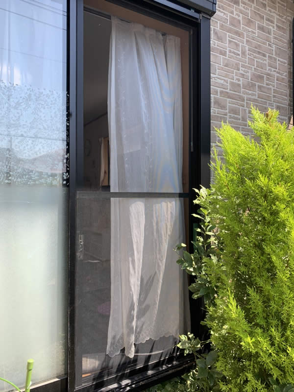 焼津市のお客様網戸の張替え写真